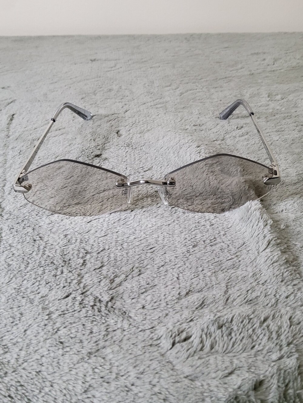 Fashion Nova Women's  Days Off Rimless Frame Unisex Shades Sunglasses Clear